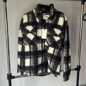 🩷 NWT Wallflower Sweater